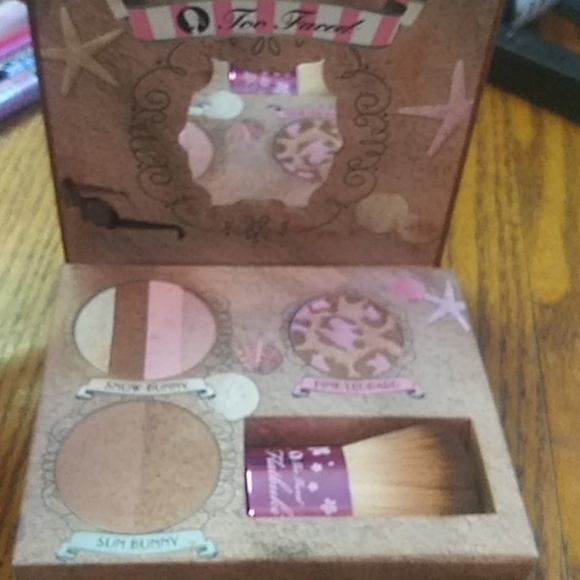 TOO FACED THE BRONZED & BEAUTIFUL BRONZING POWDER - Picture 4 of 5